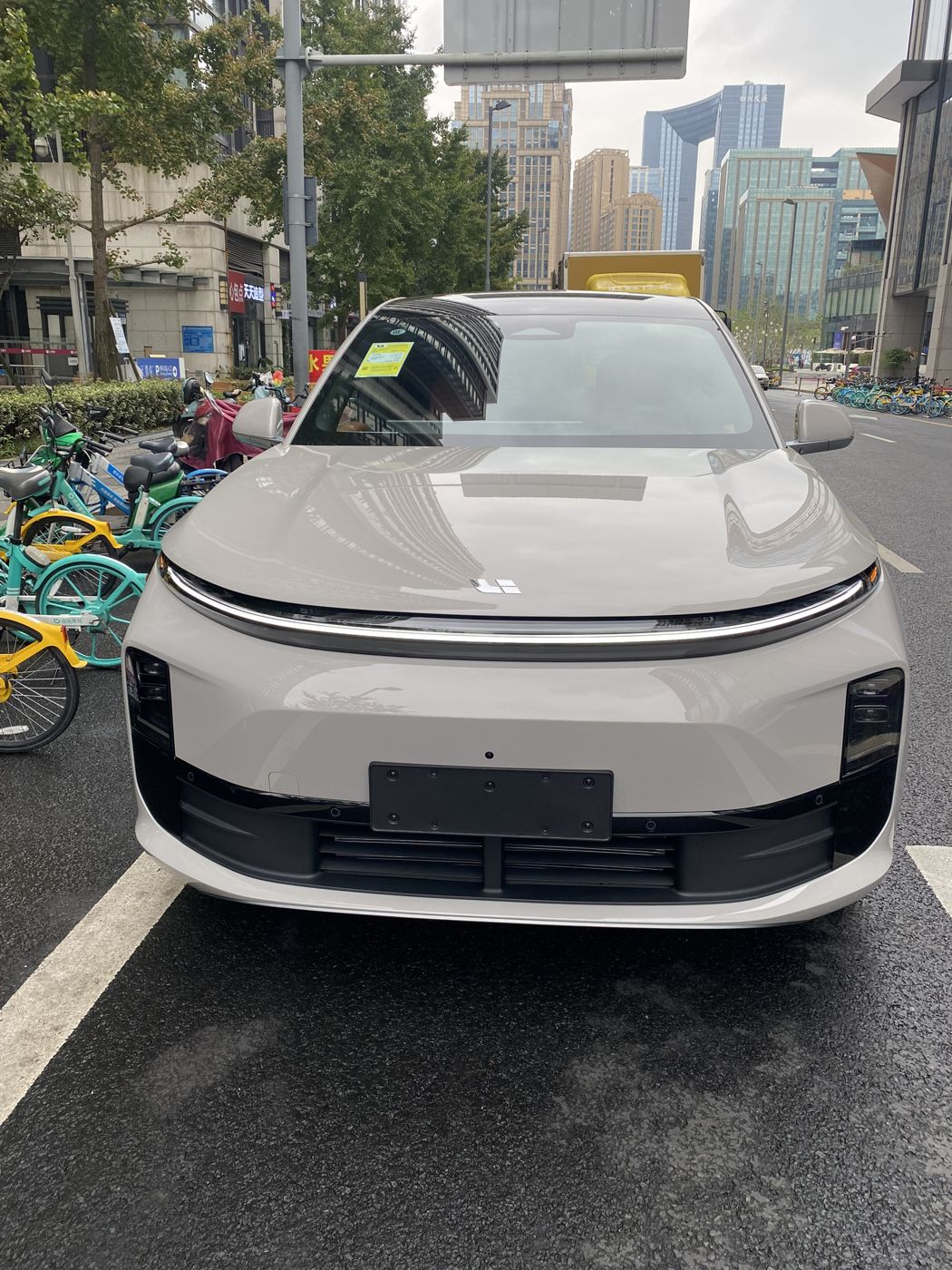 银河贵宾汇(TM) MEGA 高压纯电 MPV
